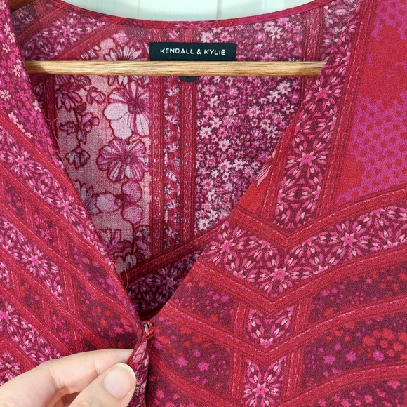 Kendall & Kylie Red Paisley Long Sleeve V-Neck Romper Sz M - Picture 3 of 16